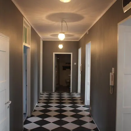 Homestay Trzyosobowy Pokoj W Mieszkaniu Czteropokojowym W Centrum Gdyni.
